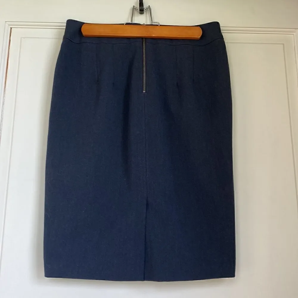 Like New Without Tag Back Zip Pencil Skirt By The Loft